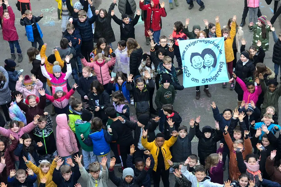 Die Kinder des GGS auf dem Schulhof