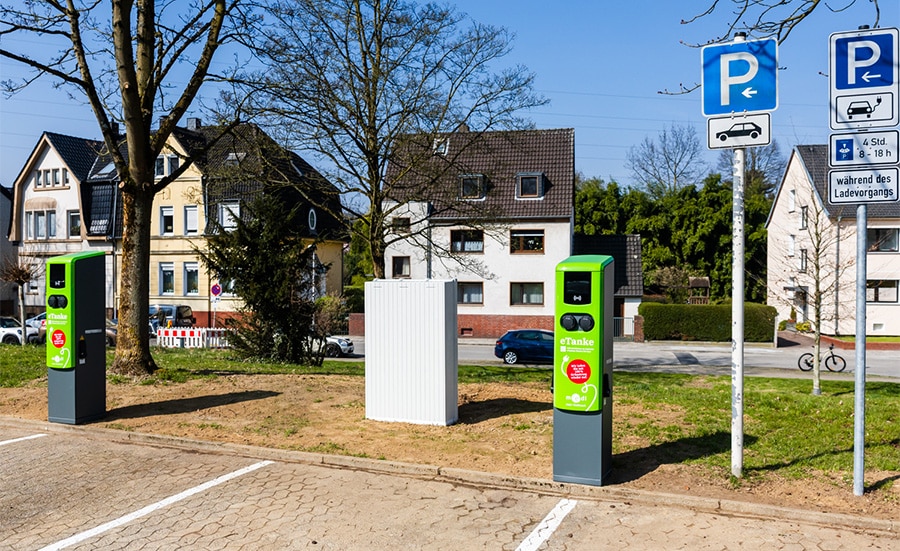 zwei neue medl-eLadestationen mit je zwei Ladepunkten