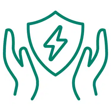 Zwei ikonografische Hände in Grün-blau, die ein Schutzschild mit Blitz in der Mitte umfassen, Symbol für den Service von medl für sorgenfreies Zuhause laden im Eigenheim